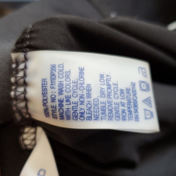 (Marked down from $55) Peter Nygard skirt - Picture 2 of 3